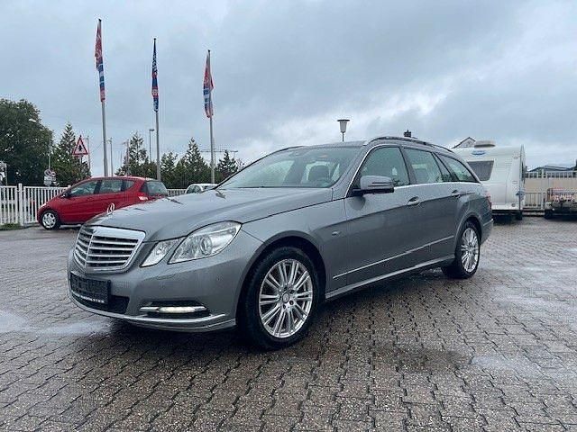 Silber Gebraucht 2012 Mercedes E300 Kombi | 5.999 € (Guter Preis) - Bild 1/4