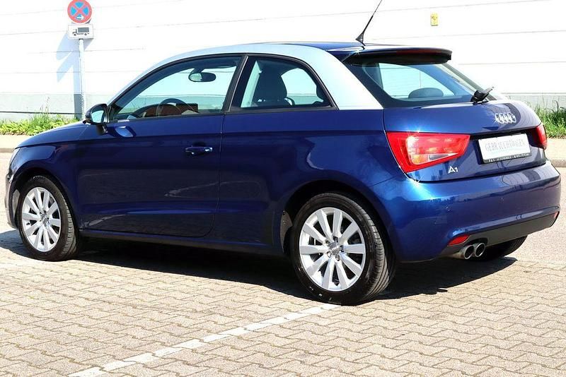 Gebraucht Audi A1 Ambition 122 PS (89 kW) 2011 Scubablau metallic Kleinwagen