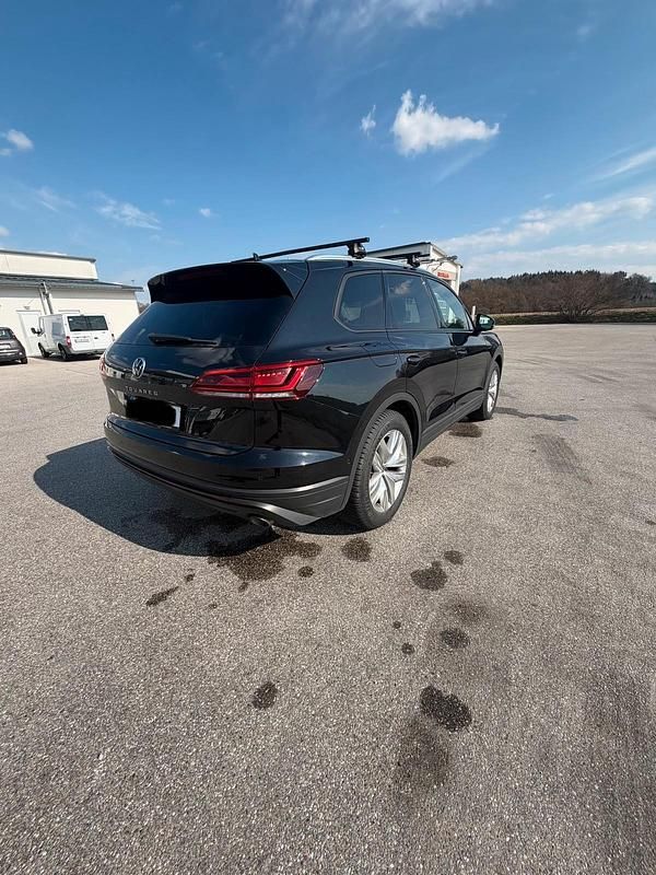 Gebraucht VW Touareg 231 PS (169 kW) 2022 Schwarz SUV