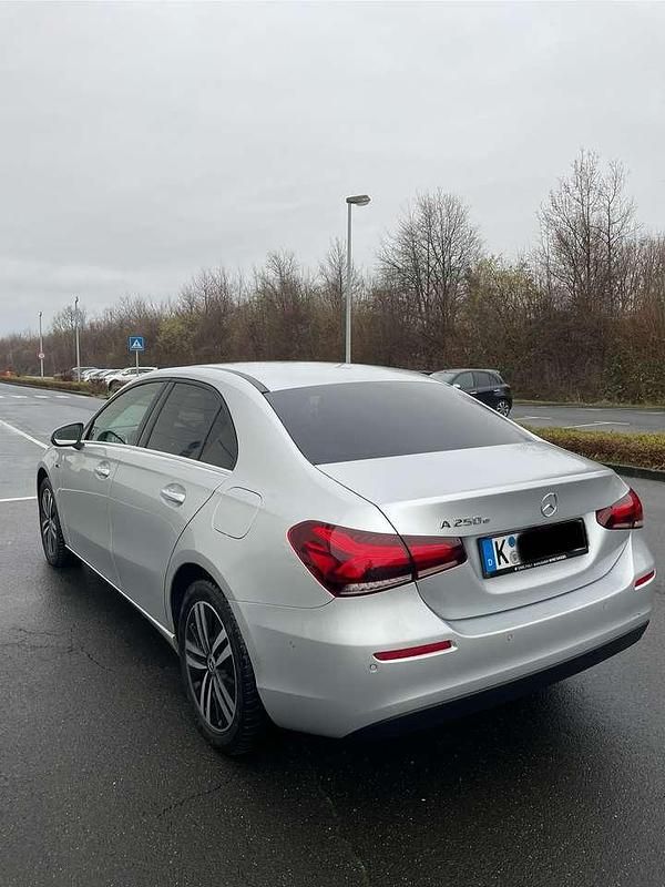 Gebraucht Mercedes A250 Progressive 160 PS (117 kW) 2020 Grau Limousine