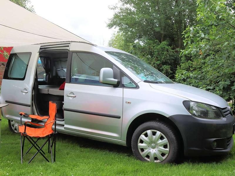 Gebraucht VW Caddy 86 PS (63 kW) 2011 Silber Van / Kleinbus