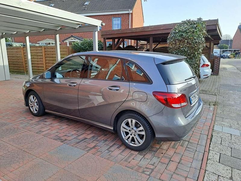 Gebraucht Mercedes B200 156 PS (114 kW) 2016 Grau Van / Kleinbus