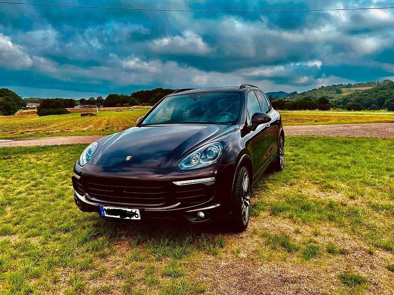 Braun Gebraucht 2017 Porsche Cayenne Platinum Edition SUV | 37.500 € (Etwas zu teuer) - Bild 1/4