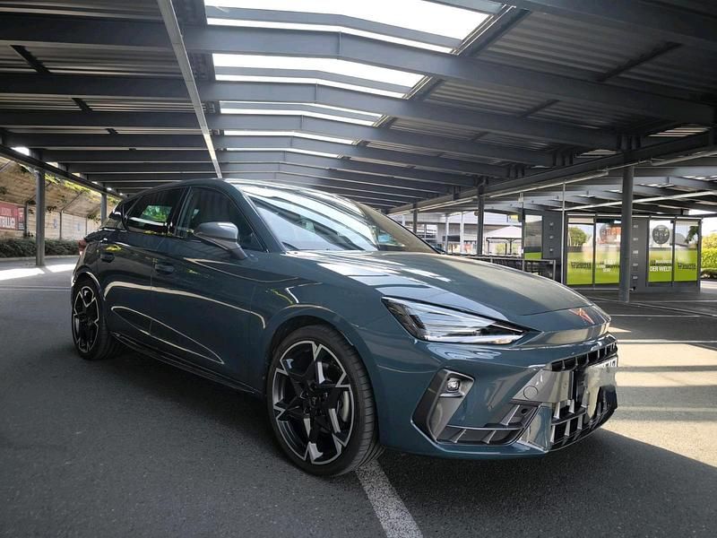 Blau Gebraucht 2024 Cupra Leon Limousine | 29.999 € (Fairer Preis) - Bild 1/4
