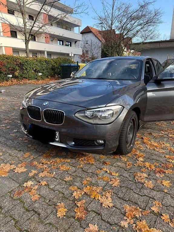 Grau Gebraucht 2011 BMW 116 Urban Line Kleinwagen | 4.900 € (Guter Preis) - Bild 1/4