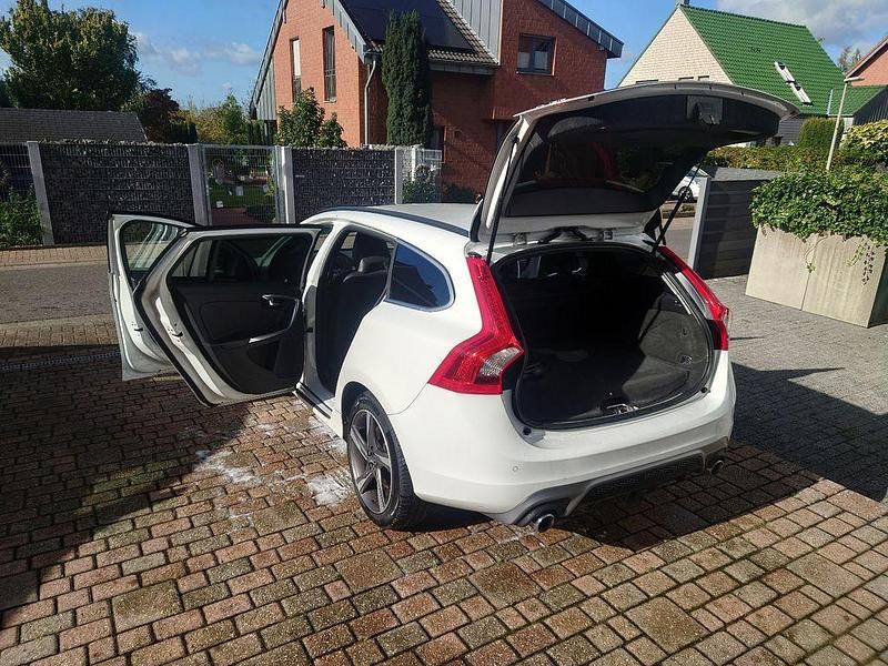 Gebraucht Volvo V60 Summum 280 PS (205 kW) 2015 Weiß Kombi