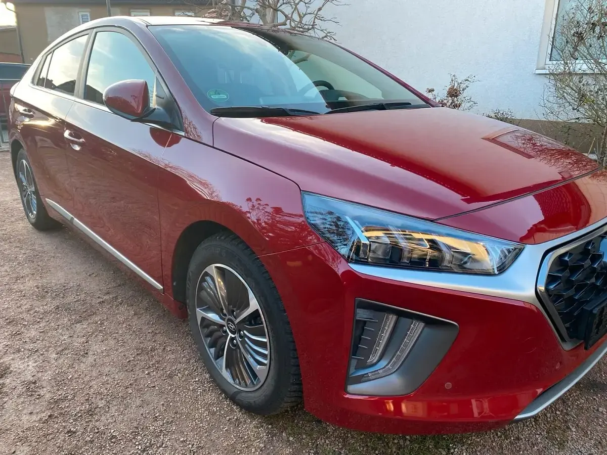 Gebraucht Hyundai Ioniq Advantage 141 PS (103 kW) 2022 Rot Kleinwagen
