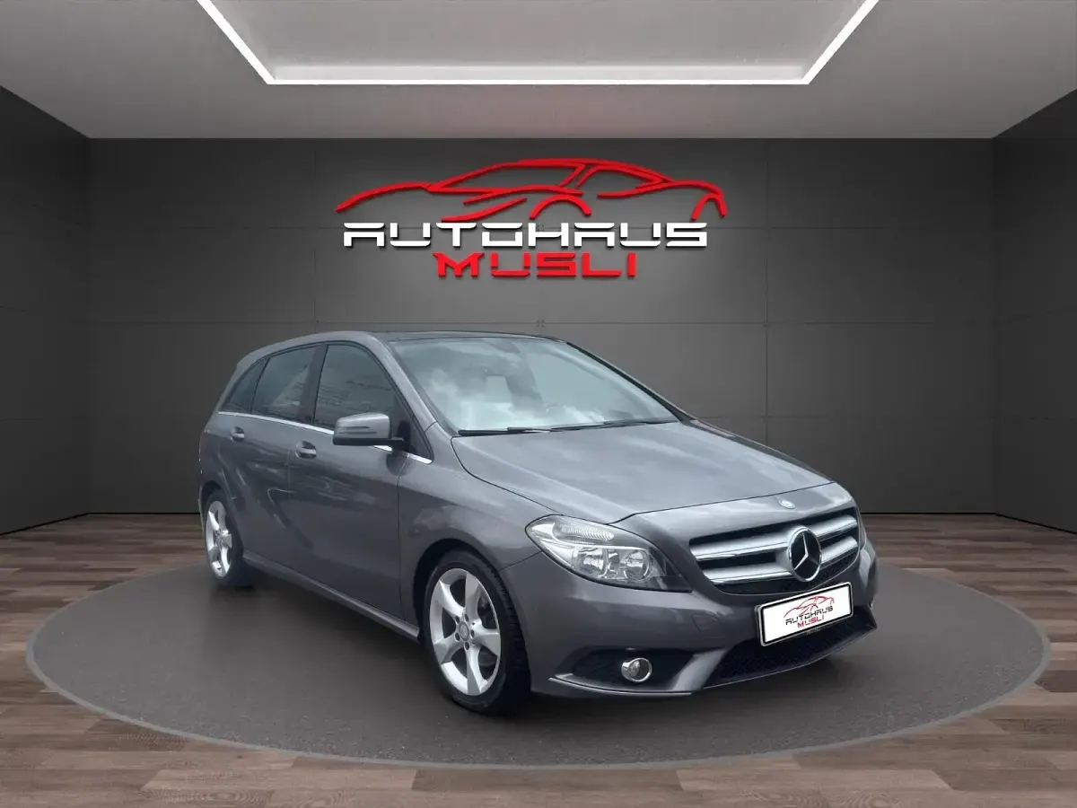 Gebraucht Mercedes B180 122 PS (89 kW) 2013 Mountaingrau  met. Van / Kleinbus