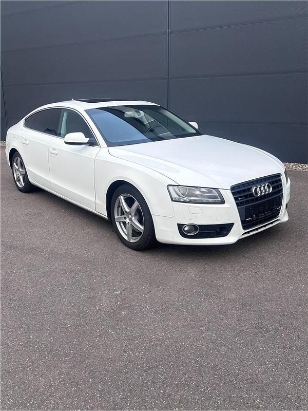 Weiß Gebraucht 2009 Audi A5 Limousine | 9.200 € (Guter Preis) - Bild 1/4