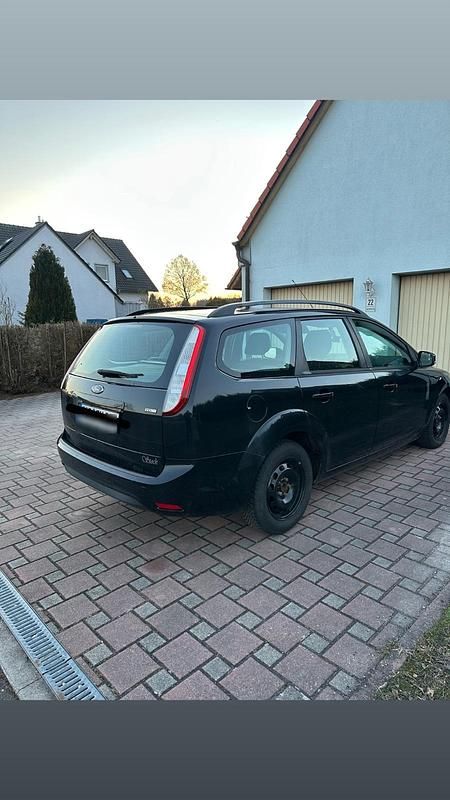Usata Ford Focus 109 CV (80 kW) 2010 Nero Station wagon