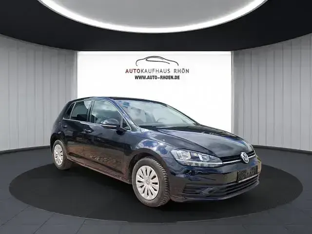 Gebraucht VW Golf VII Trendline 116 PS (85 kW) 2019 Deep black perleffekt Limousine
