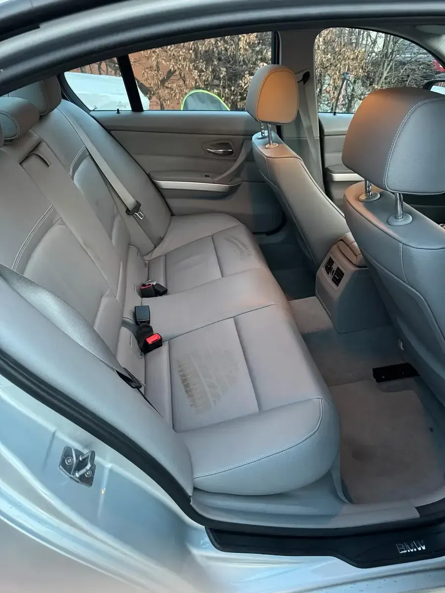 Gebraucht BMW 320 170 PS (125 kW) 2011 Silber Limousine