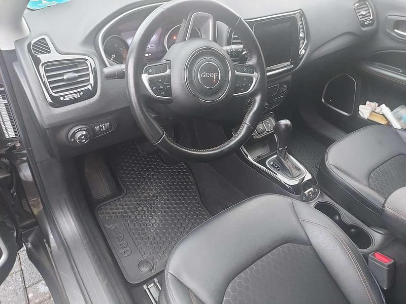 Gebraucht Jeep Compass Limited 150 PS (110 kW) 2021 Grau SUV