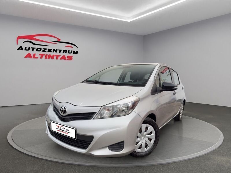 Silber Gebraucht 2011 Toyota Yaris Cool Limousine | 3.990 € (Fairer Preis) - Bild 1/4