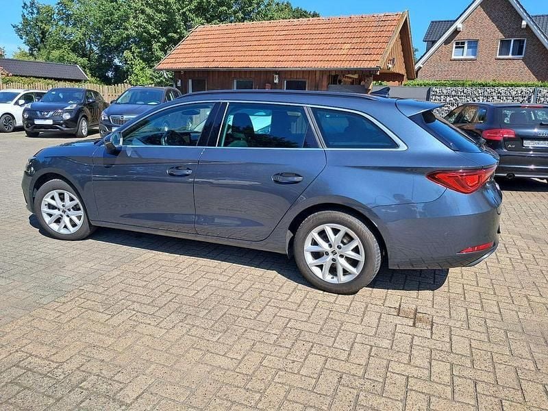 Grau Gebraucht 2023 Seat Leon Style Limousine | 17.800 € (Guter Preis) - Bild 1/4