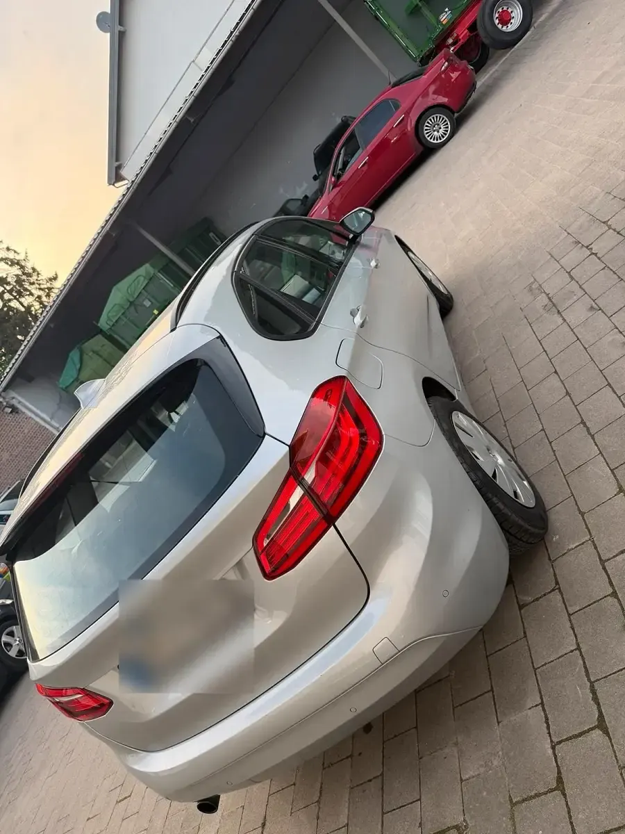 Gebraucht BMW 218 Active Tourer Basis 150 PS (110 kW) 2016 Silber Van / Kleinbus