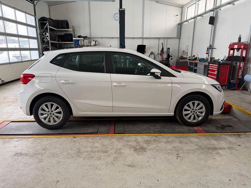Gebraucht Seat Ibiza 95 PS (69 kW) 2023 Weiß Limousine