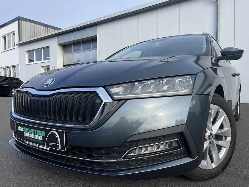 Quarzgrau Gebraucht 2021 Skoda Octavia Style Kombi | 24.860 € (Fairer Preis) - Bild 1/4