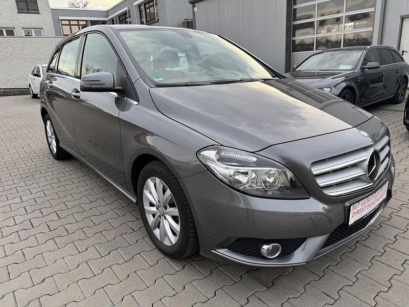 Gebraucht Mercedes B180 122 PS (89 kW) 2014 Grau Van / Kleinbus