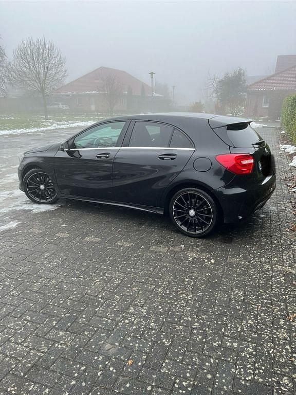 Gebraucht Mercedes A220 Sportline 170 PS (125 kW) 2013 Schwarz Limousine