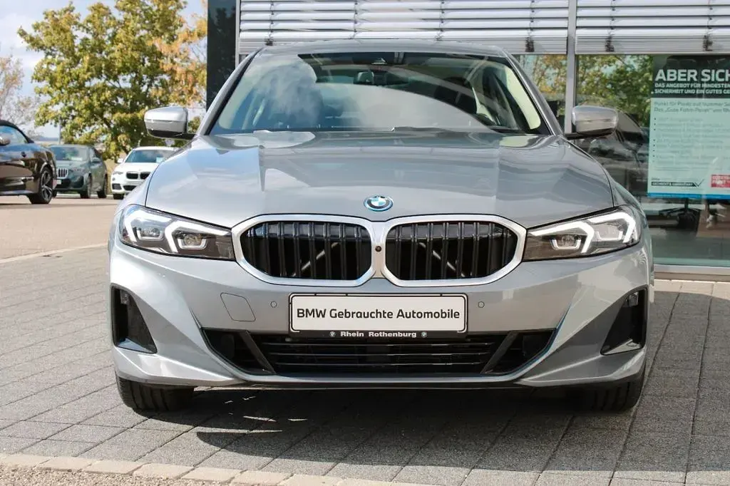Gebraucht BMW 330e Sport Line 292 PS (214 kW) 2026 Grau Limousine