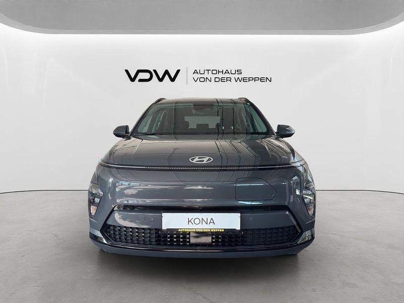 Neu Hyundai Kona Select 99 kW (135 PS) 2026 Grau SUV