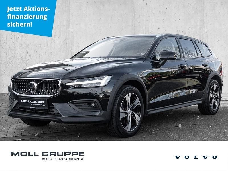 Gebraucht Volvo V60 CC Ultimate 197 PS (144 kW) 2023 Onyx black / metallic Kombi
