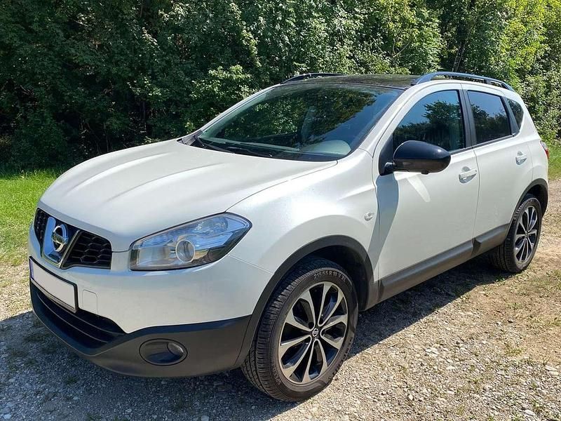 Weiß Gebraucht 2013 Nissan Qashqai 360º SUV | 7.389 € (Fairer Preis) - Bild 1/4