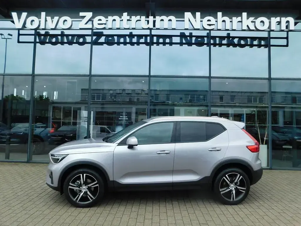 Gebraucht Volvo XC40 Core 163 PS (119 kW) 2025 Silber SUV