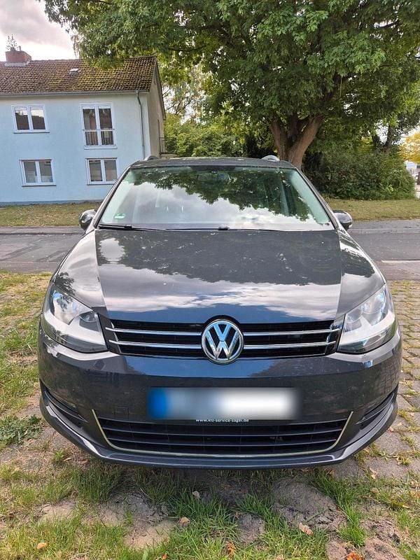 Grau Gebraucht 2014 VW Sharan Life Van / Kleinbus | 11.990 € (Etwas zu teuer) - Bild 1/4