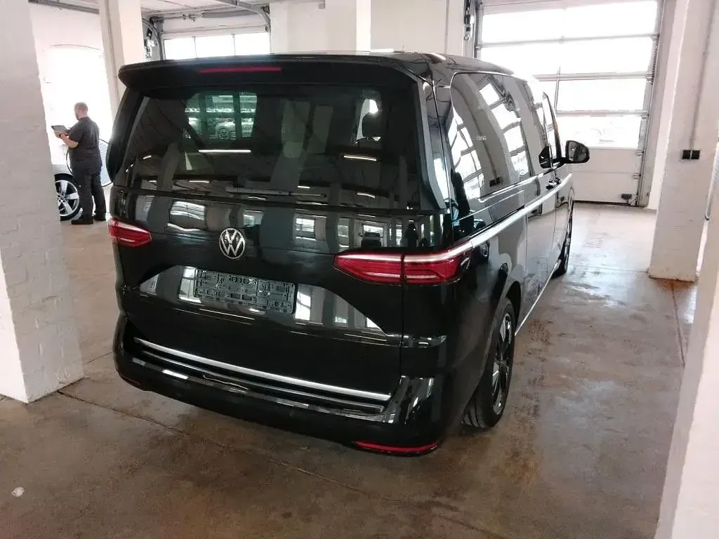 Gebraucht VW Multivan Style 150 PS (110 kW) 2025 Schwarz Van / Kleinbus
