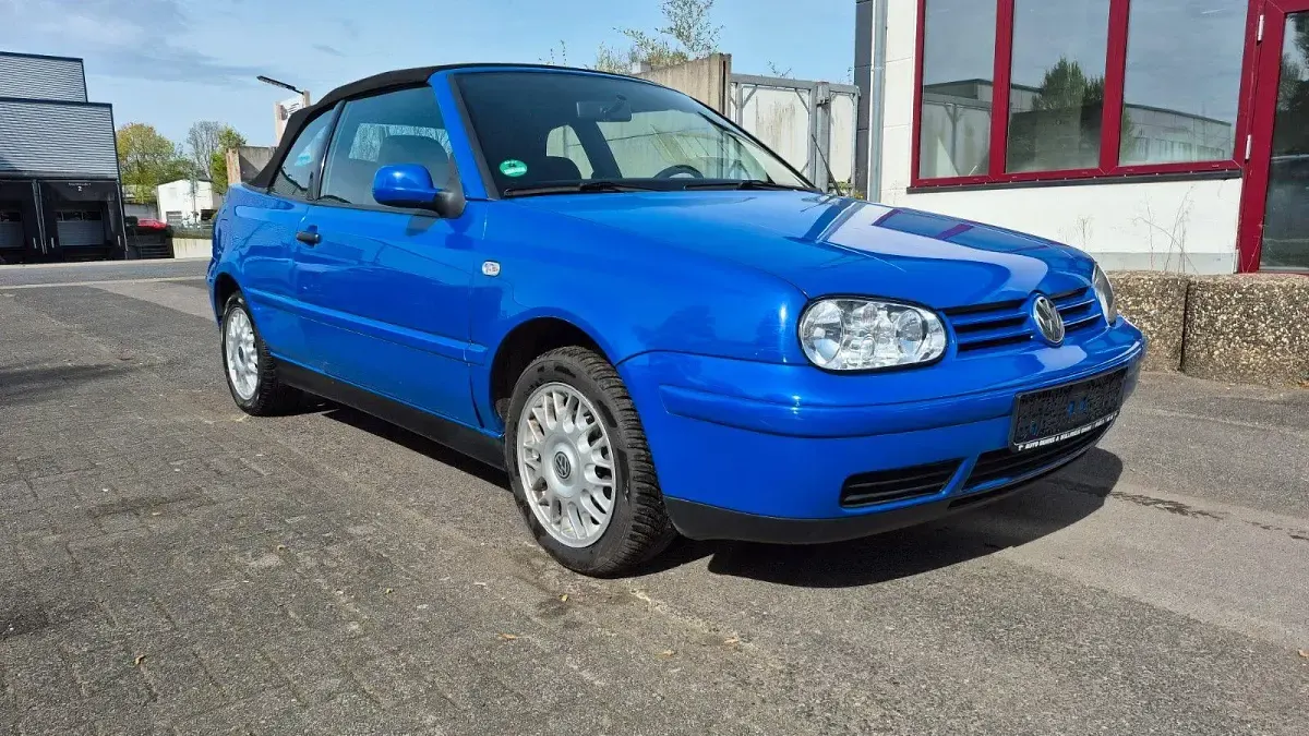 Occasion VW Golf 101 ch (74 kW) 2000 Bleue Cabriolet