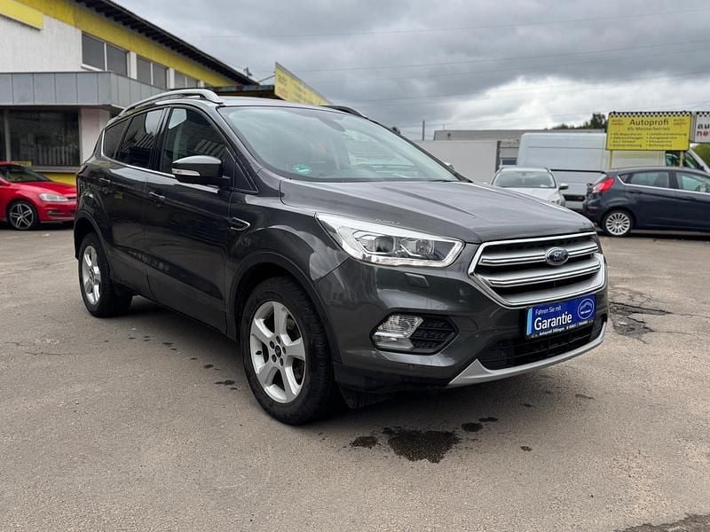 Grau Gebraucht 2018 Ford Kuga Titanium SUV | 10.990 € (Superpreis) - Bild 1/4