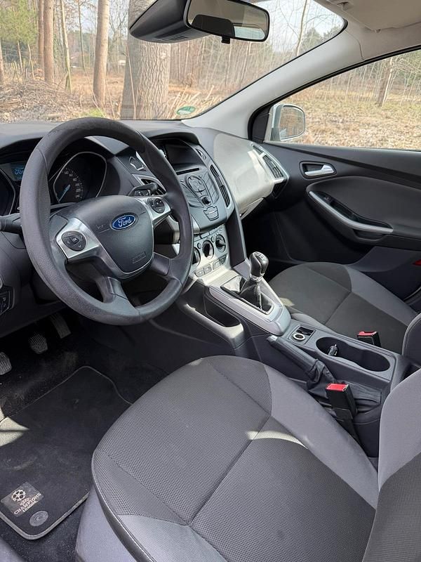 Gebraucht Ford Focus 105 PS (77 kW) 2011 Silber Kombi