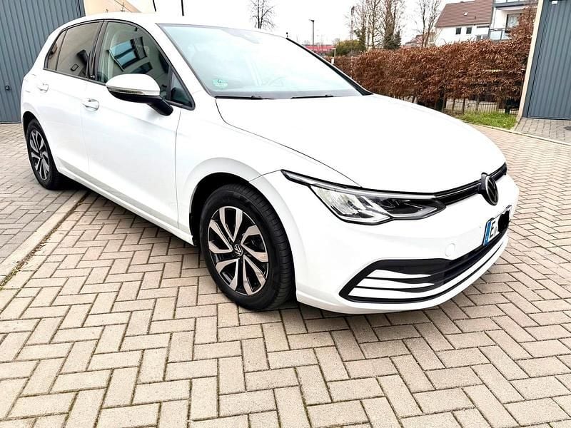 Gebraucht VW Golf VIII Active 81 PS (59 kW) 2021 Weiß Limousine