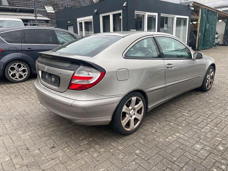 Gebraucht Mercedes C180 143 PS (105 kW) 2004 Silber Coupé