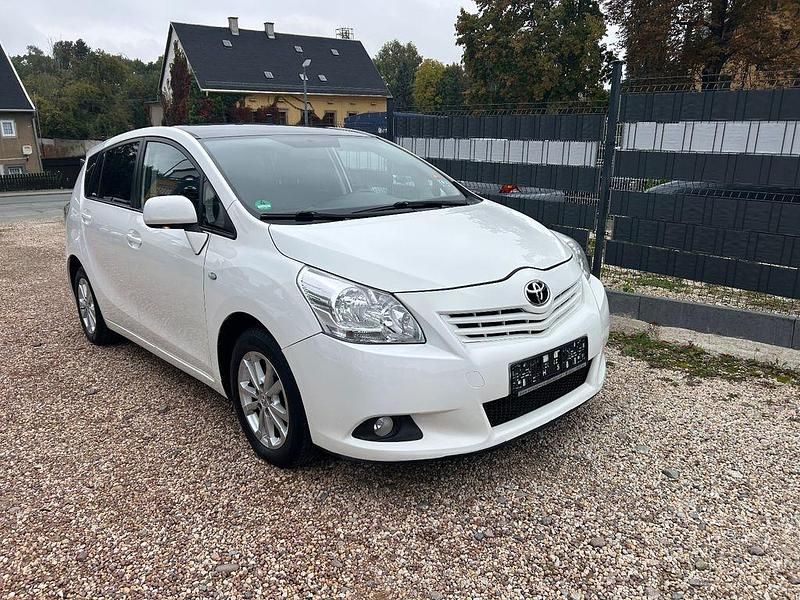 Weiß Gebraucht 2011 Toyota Verso Van / Kleinbus | 4.999 € (Guter Preis) - Bild 1/4