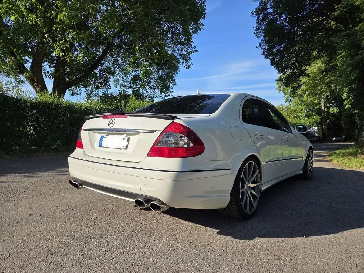Gebraucht Mercedes E500 Avantgarde 387 PS (284 kW) 2006 Weiß Limousine