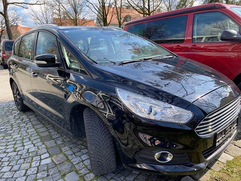 Gebraucht Ford S-MAX Titanium 150 PS (110 kW) 2018 Schwarz Van / Kleinbus