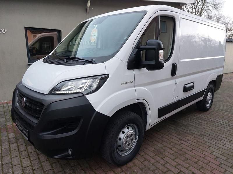 Weiß Gebraucht 2020 Fiat Ducato Van | 17.999 € (Guter Preis) - Bild 1/4