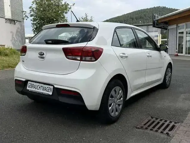 Gebraucht Kia Rio Edition 7 84 PS (61 kW) 2018 (ud) schneeweiss Kleinwagen