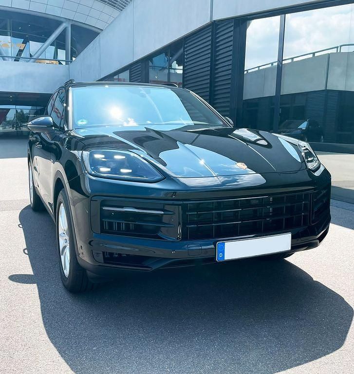 Gebraucht Porsche Cayenne 470 PS (345 kW) 2025 Schwarz SUV