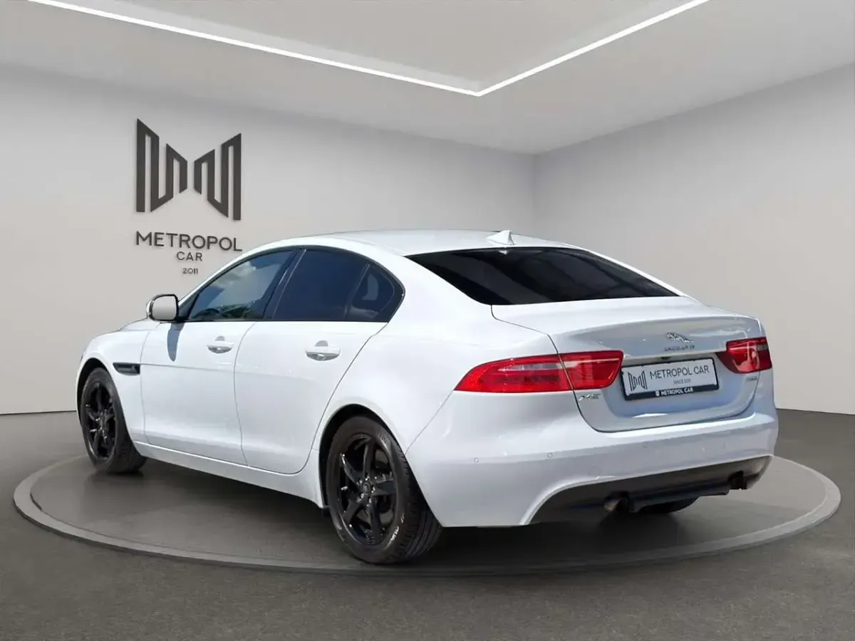 Gebraucht Jaguar XE Prestige 241 PS (177 kW) 2016 Weiß Limousine