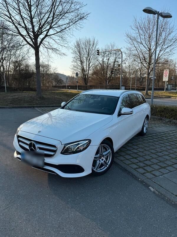 Weiß Gebraucht 2018 Mercedes E350 Avantgarde Kombi | 27.350 € (Etwas zu teuer) - Bild 1/4