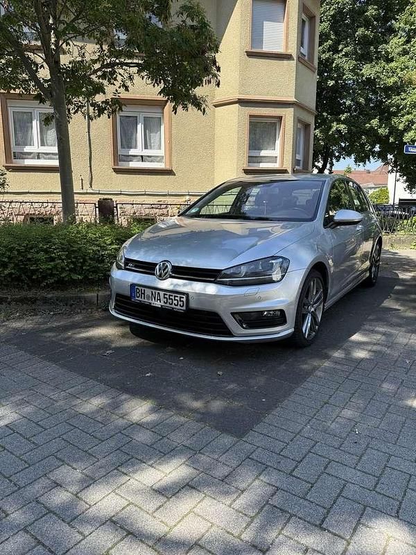 Grau Gebraucht 2016 VW Golf VII Highline Kleinwagen | 15.000 € (Fairer Preis) - Bild 1/4