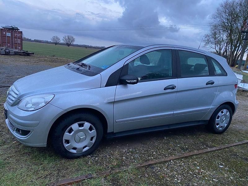 Gebraucht Mercedes B150 95 PS (69 kW) 2007 Silber Van / Kleinbus