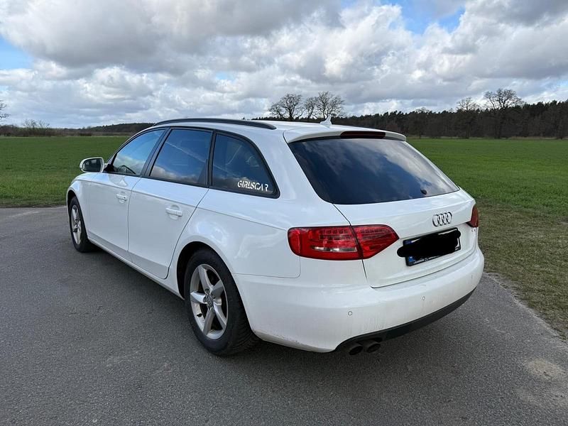 Gebraucht Audi A4 143 PS (105 kW) 2011 Weiß Kombi