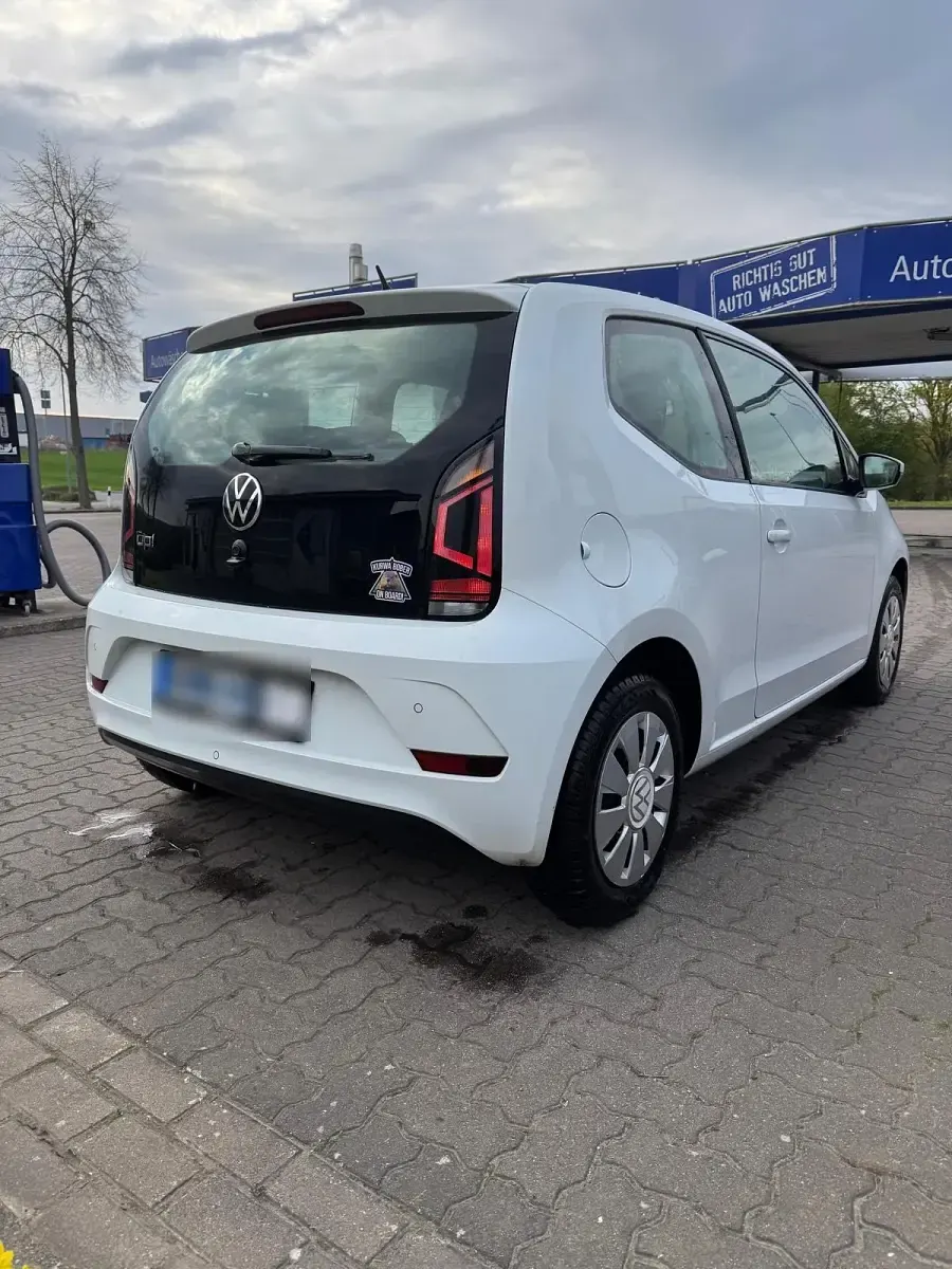 Second-hand VW up! 65 CP (47 kW) 2021 Alb Hatchback
