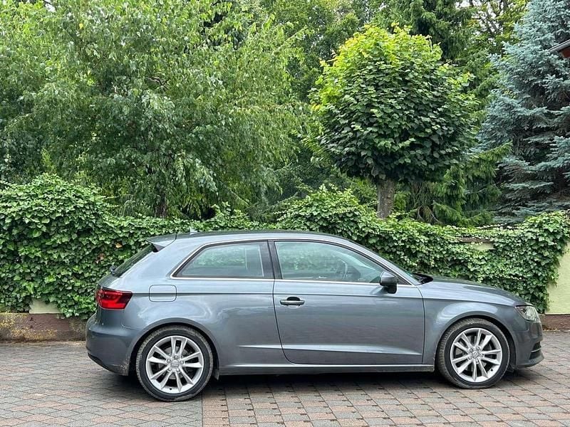 Grau Gebraucht 2014 Audi A3 S-Line Limousine | 14.000 € (Superpreis) - Bild 1/4