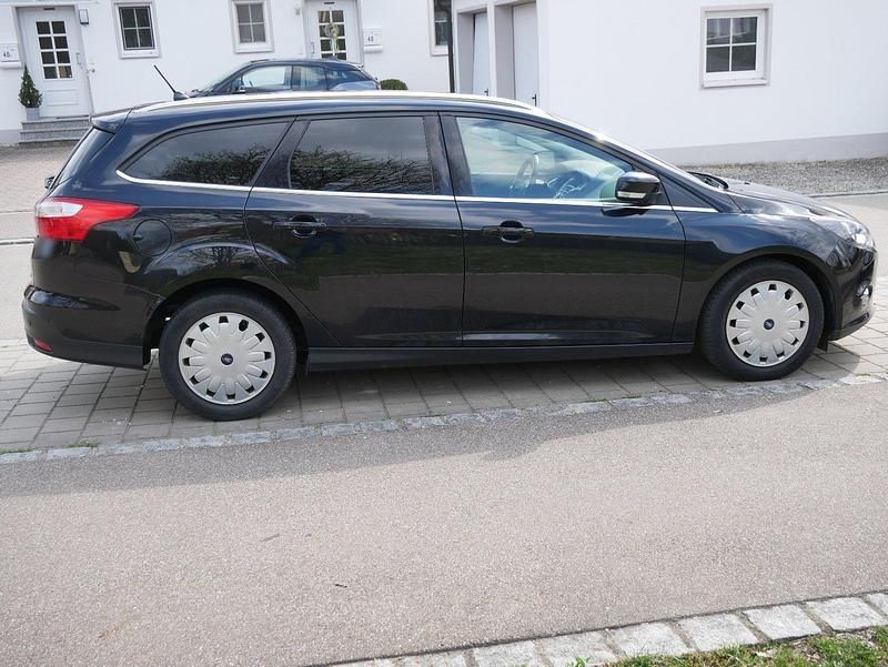 Gebraucht Ford Focus Titanium 105 PS (77 kW) 2013 Schwarz Kombi